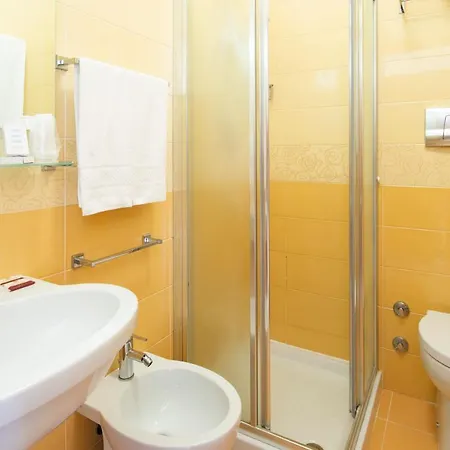 Отель Columbus 3*