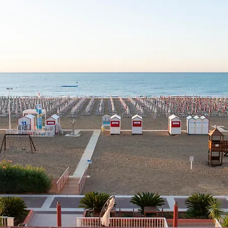 Отель Columbus 3*